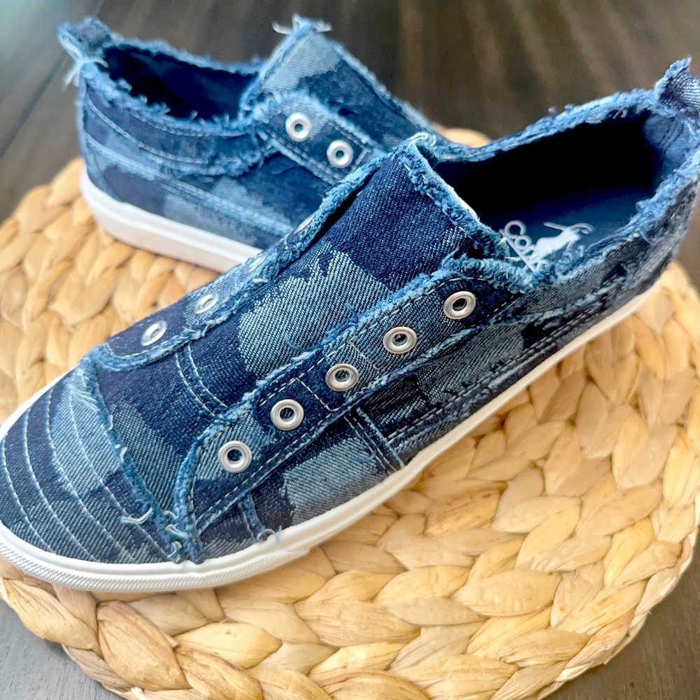 Blue denim patch shoes.